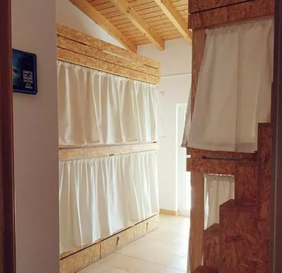 Majatalo Endless Summer Surf House