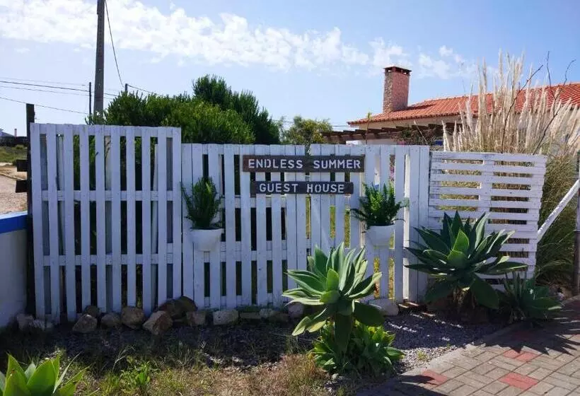 Majatalo Endless Summer Surf House