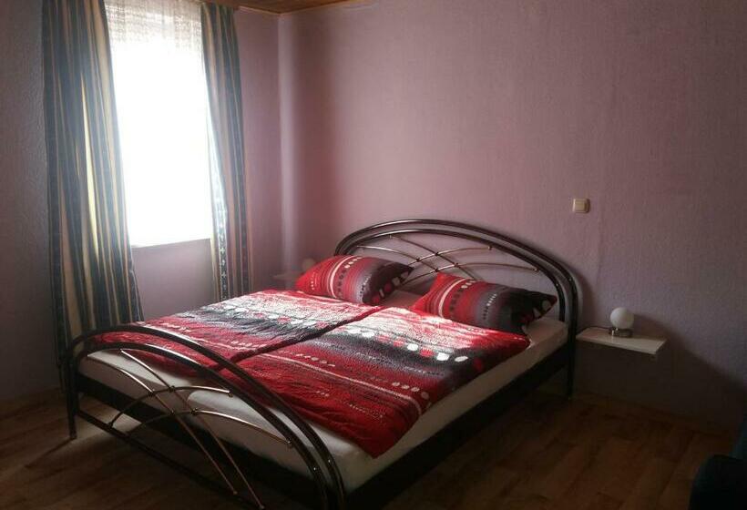 ペンション Steeger Weinstube