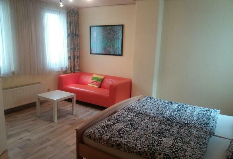 ペンション Steeger Weinstube