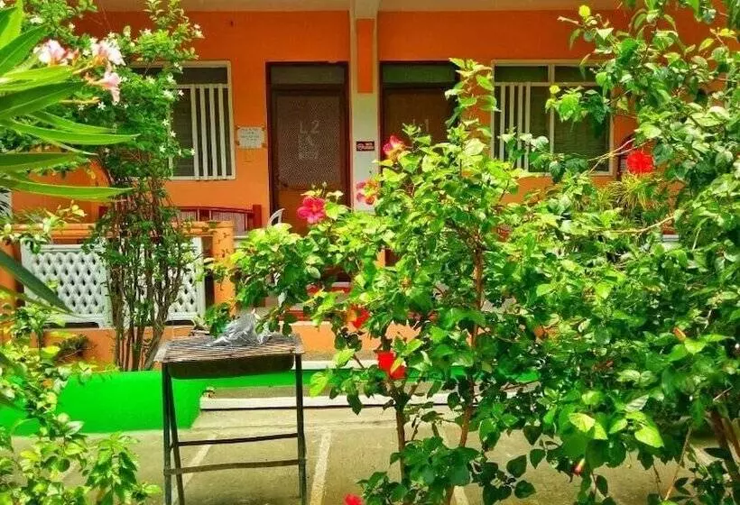 ペンション White Beach Guest House