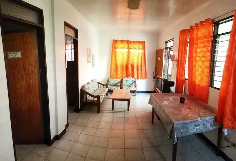 ペンション White Beach Guest House