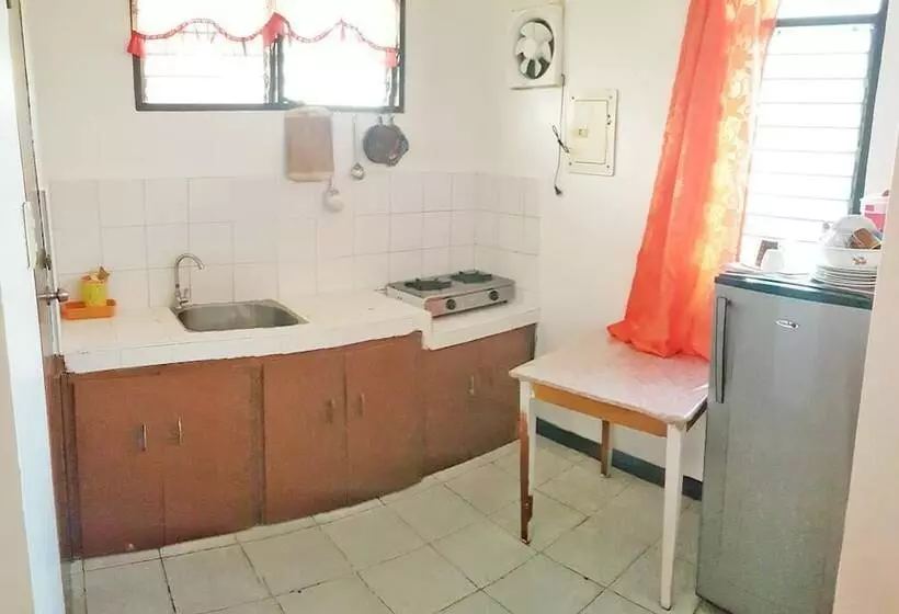 ペンション White Beach Guest House