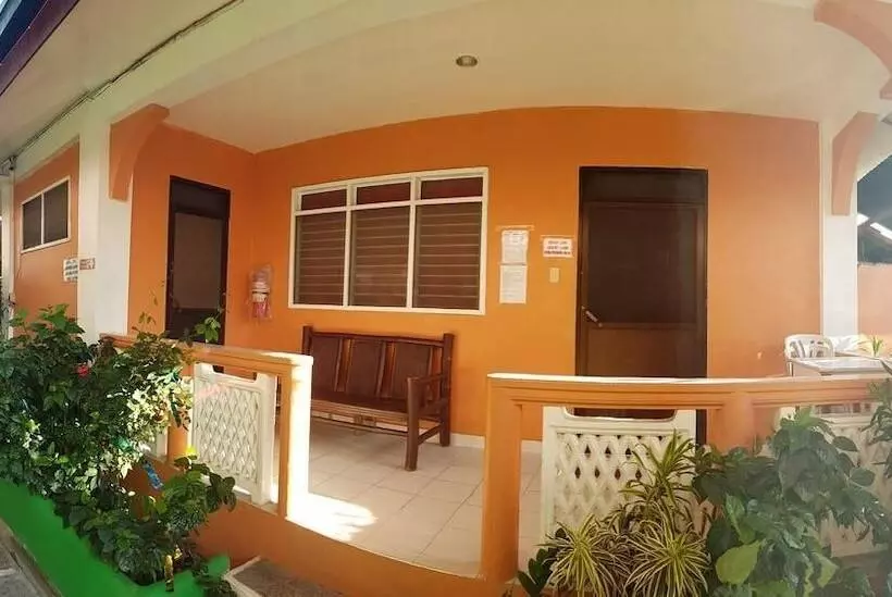 ペンション White Beach Guest House