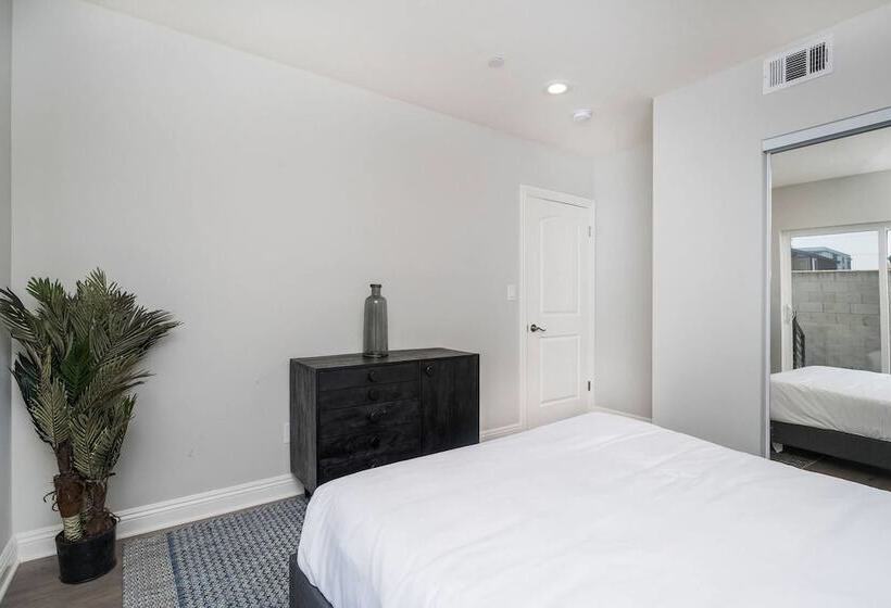 Brand New Modern Luxury 3bdr Townhome In Silver Lake