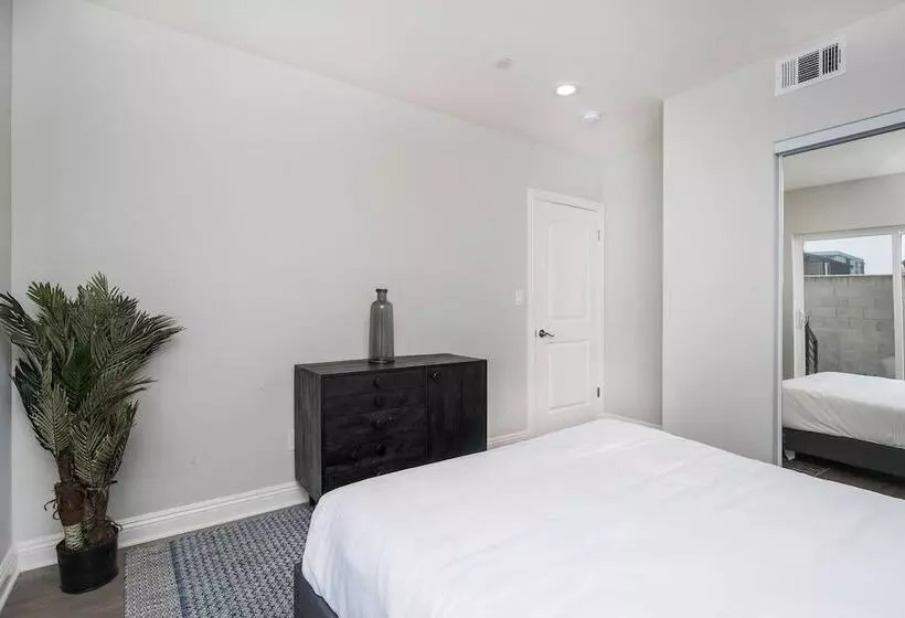 Brand New Modern Luxury 3bdr Townhome In Silver Lake