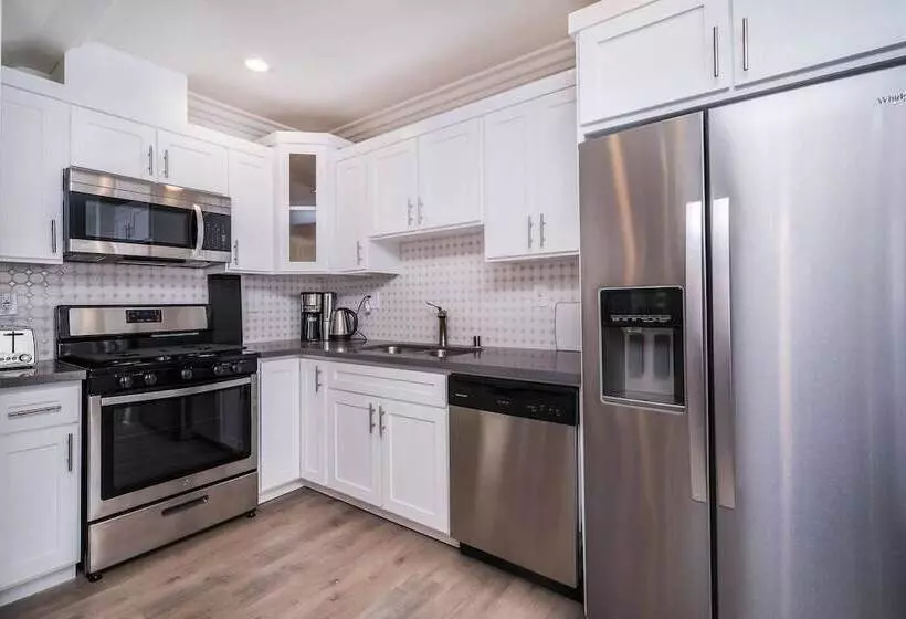 Brand New Modern Luxury 3bdr Townhome In Silver Lake