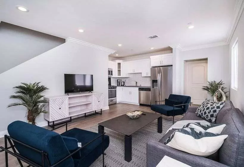 Brand New Modern Luxury 3bdr Townhome In Silver Lake