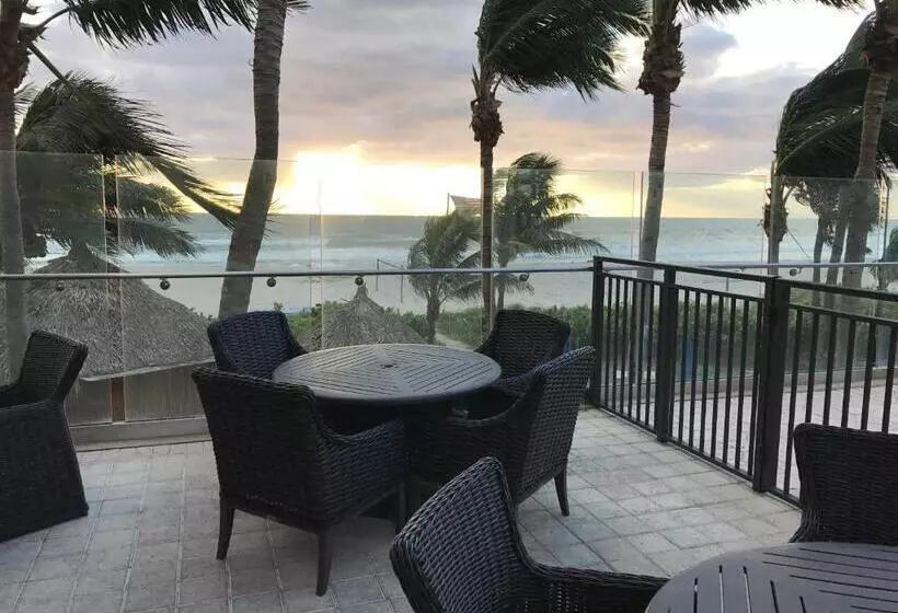 Hotelli Palm Beach Singer Island Resort & Spa Luxury Suites