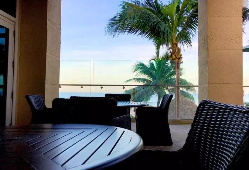 Hotelli Palm Beach Singer Island Resort & Spa Luxury Suites