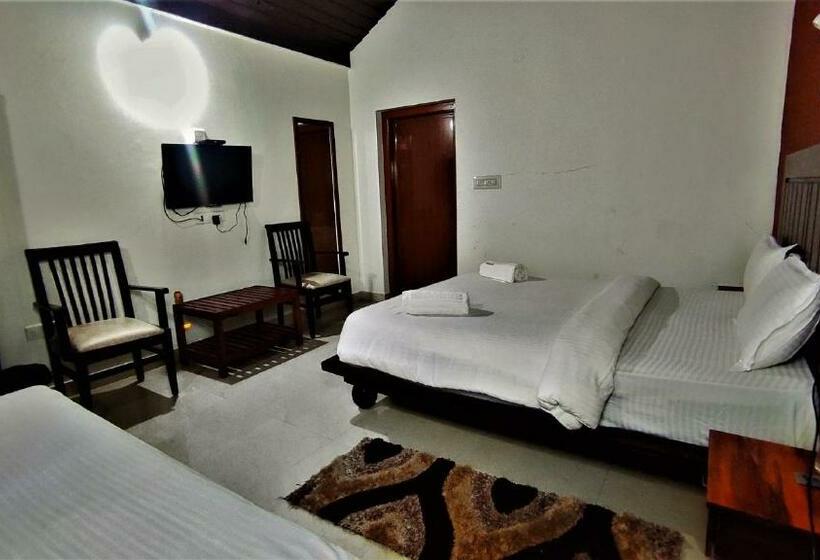 Отель Greenline Cottages