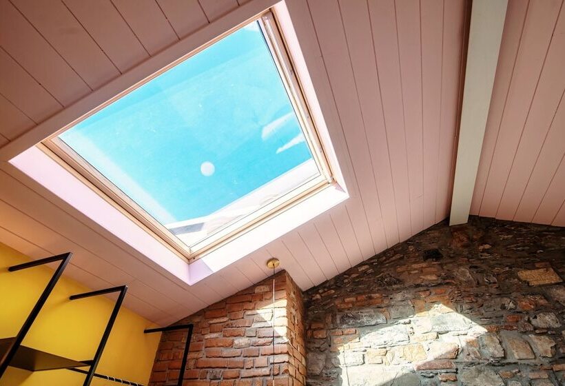 پانسیون Vitrum   Como Luxury Suites