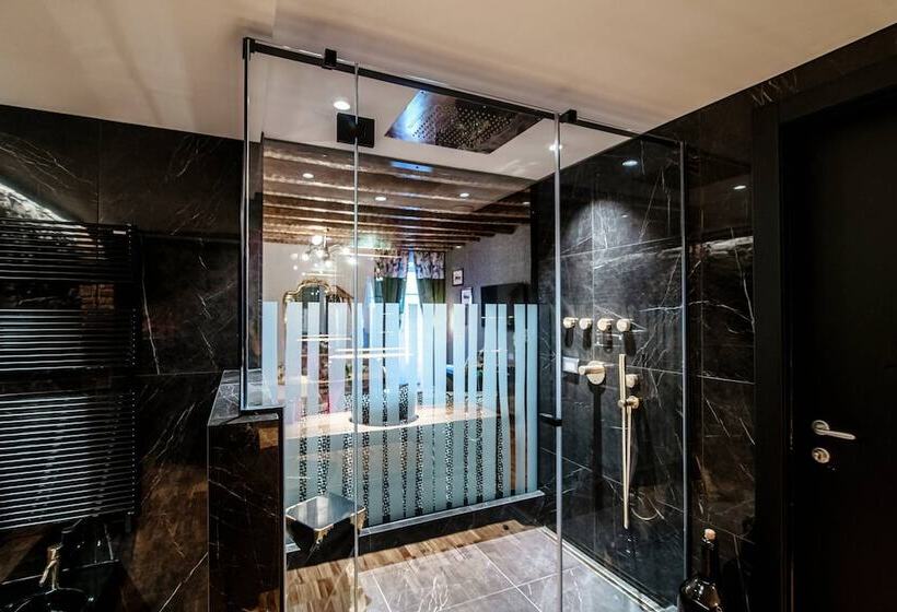 پانسیون Vitrum   Como Luxury Suites