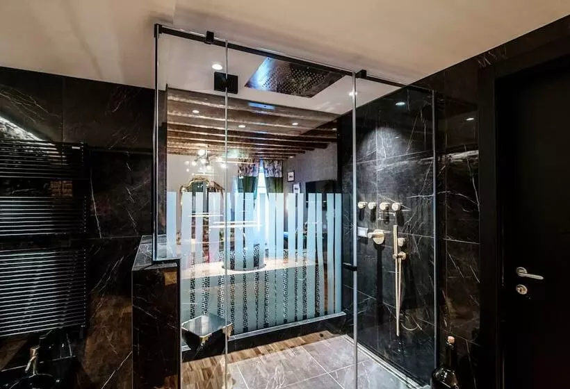 پانسیون Vitrum   Como Luxury Suites