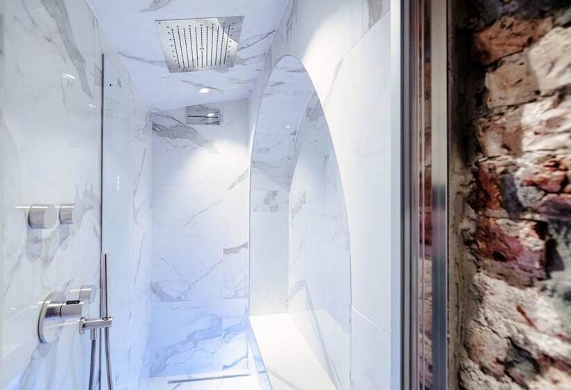 پانسیون Vitrum   Como Luxury Suites