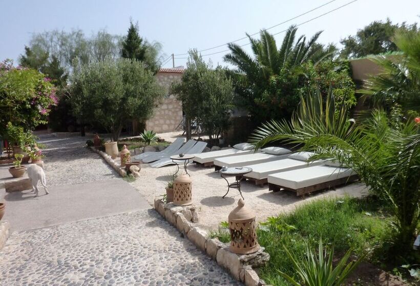 پانسیون Welcome To Grenadine