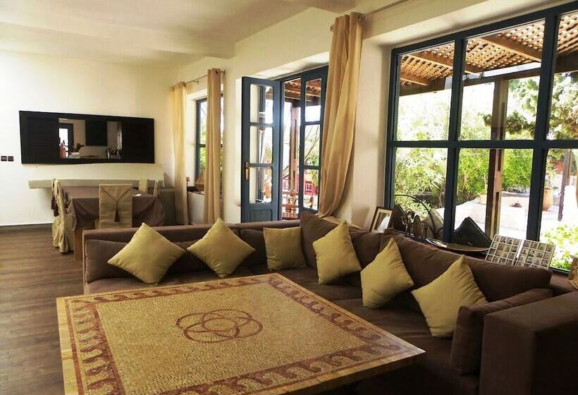 پانسیون Welcome To Grenadine