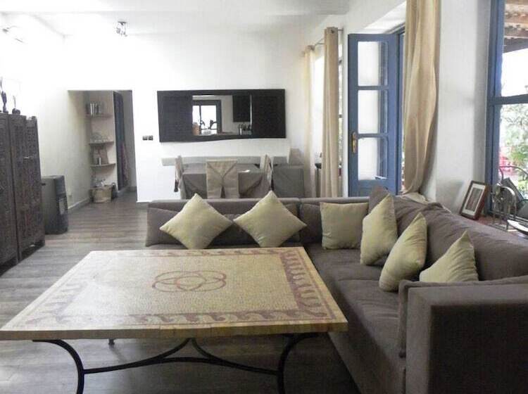 پانسیون Welcome To Grenadine