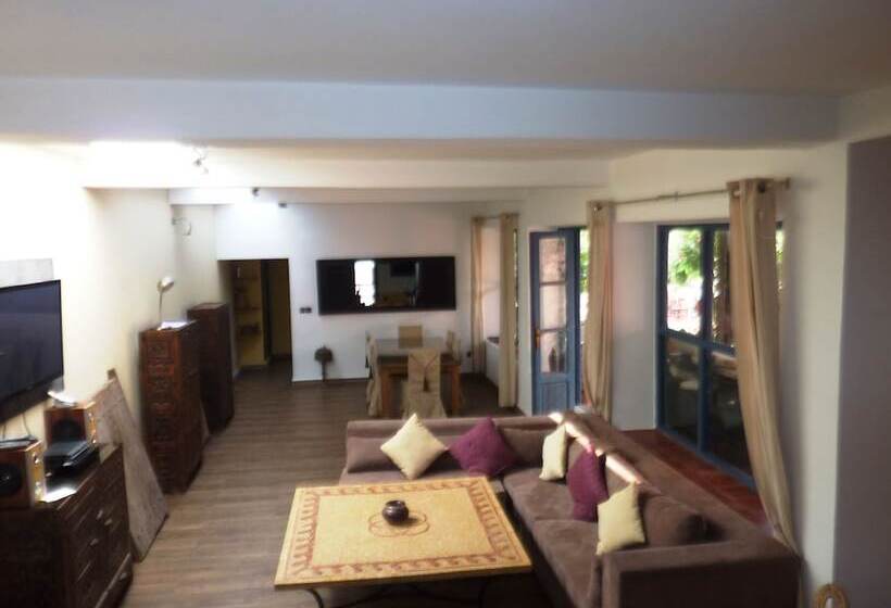 پانسیون Welcome To Grenadine