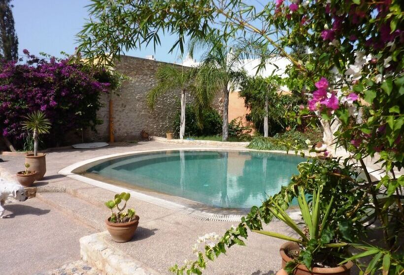 پانسیون Welcome To Grenadine