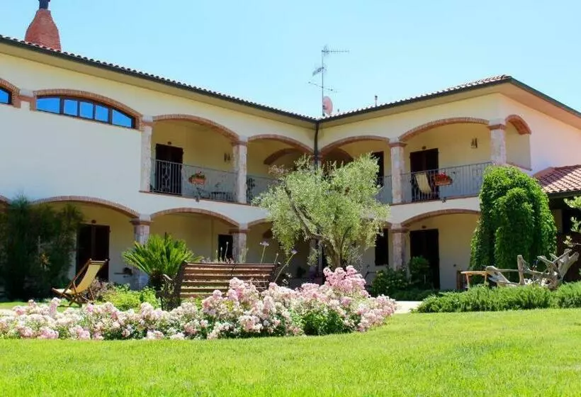 هتل Agriturismo Vecchio Imposto