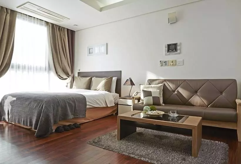 Brown Suites Residence