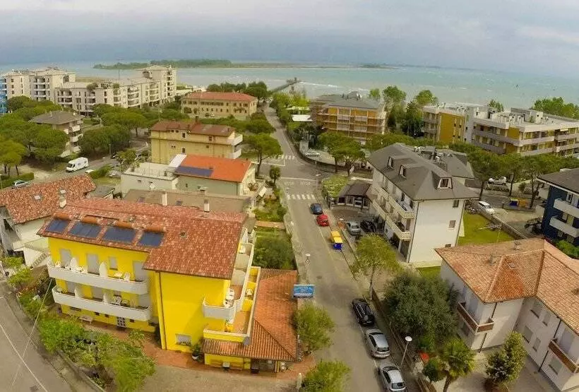 Hotelli Albergo Alla Nave