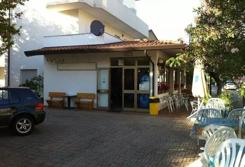 Hotelli Albergo Alla Nave