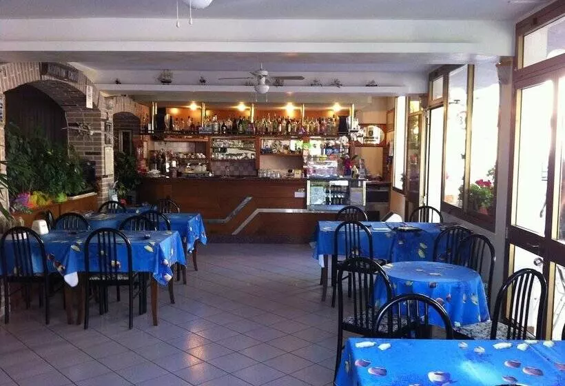 Hotelli Albergo Alla Nave