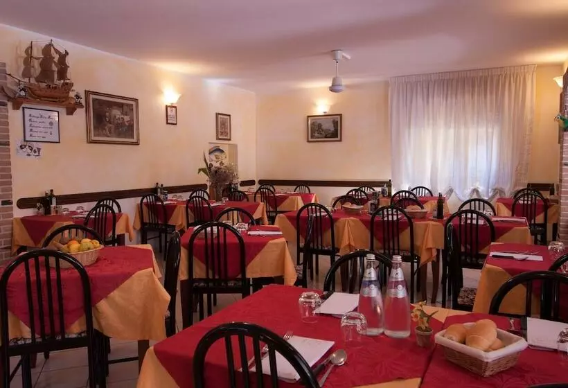 Hotelli Albergo Alla Nave