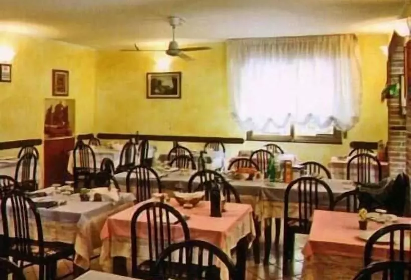 Hotelli Albergo Alla Nave