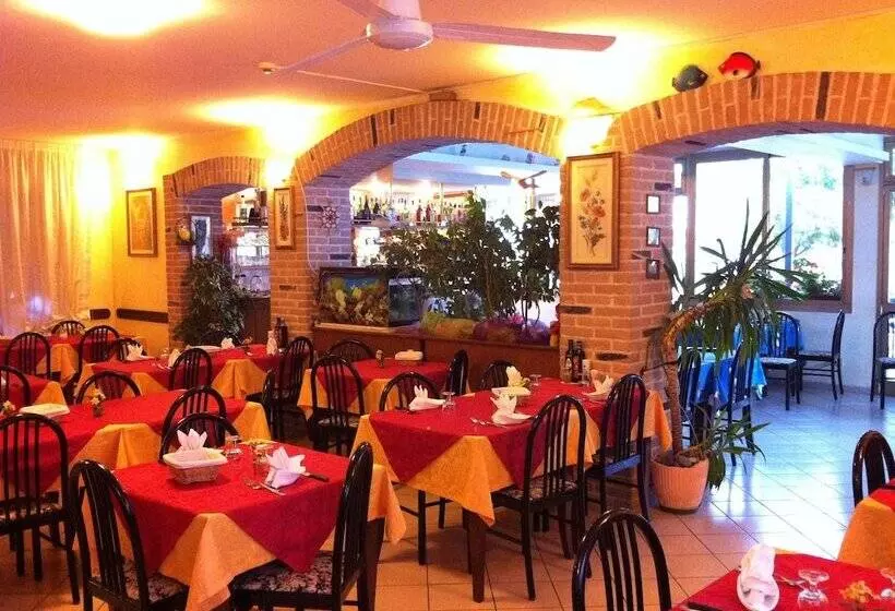 Hotelli Albergo Alla Nave