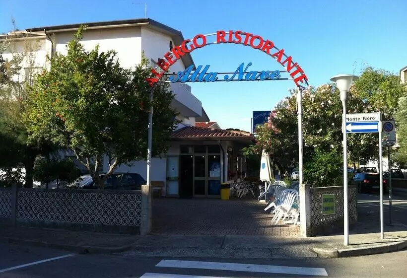 Hotelli Albergo Alla Nave
