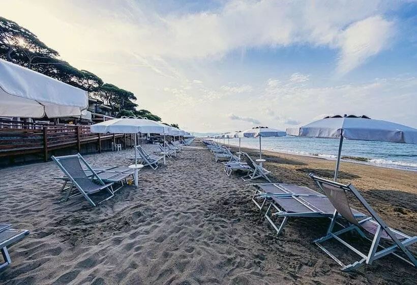 Отель Golfo Del Sole Holiday Resort