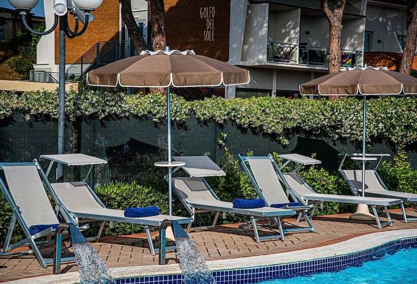 호텔 Golfo Del Sole Holiday Resort