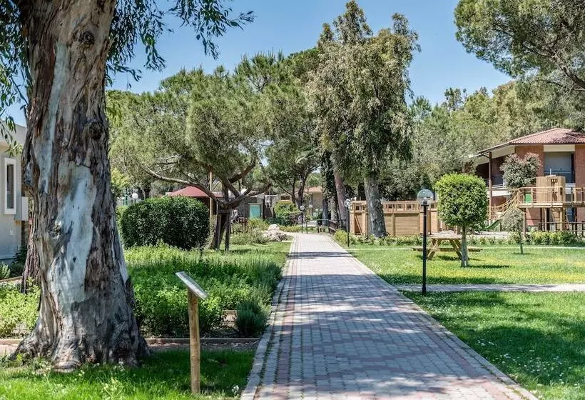 Отель Golfo Del Sole Holiday Resort