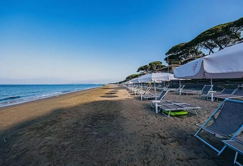 Отель Golfo Del Sole Holiday Resort