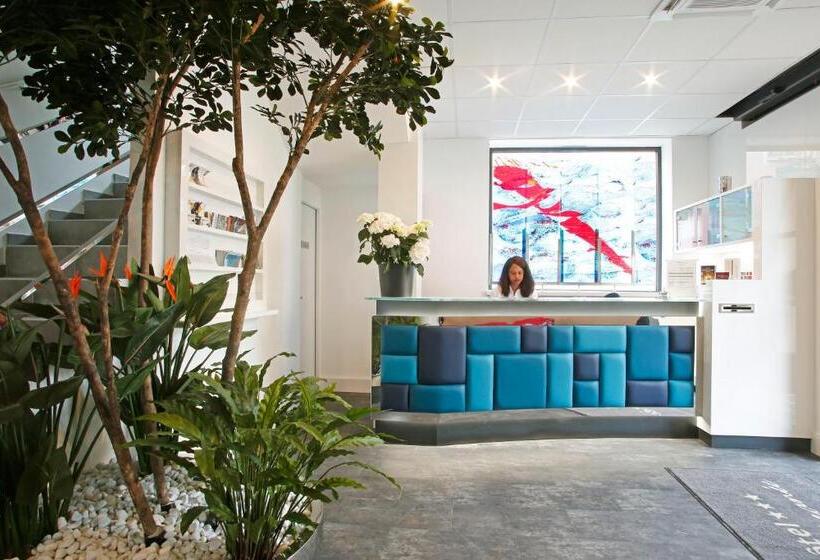 هتل Hôtel Méditerranée