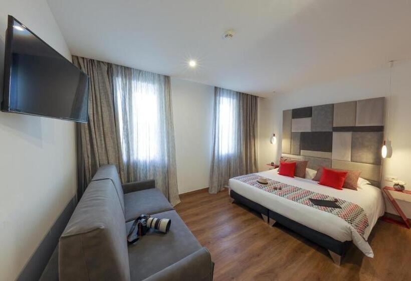 هتل Hôtel Méditerranée