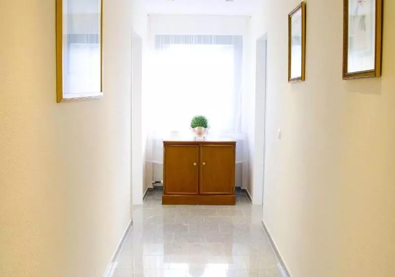 هتل Kölner Hof Refrath