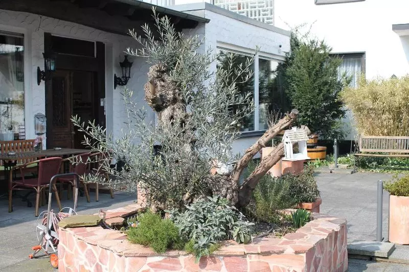 هتل Kölner Hof Refrath