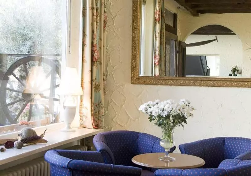 هتل Kölner Hof Refrath