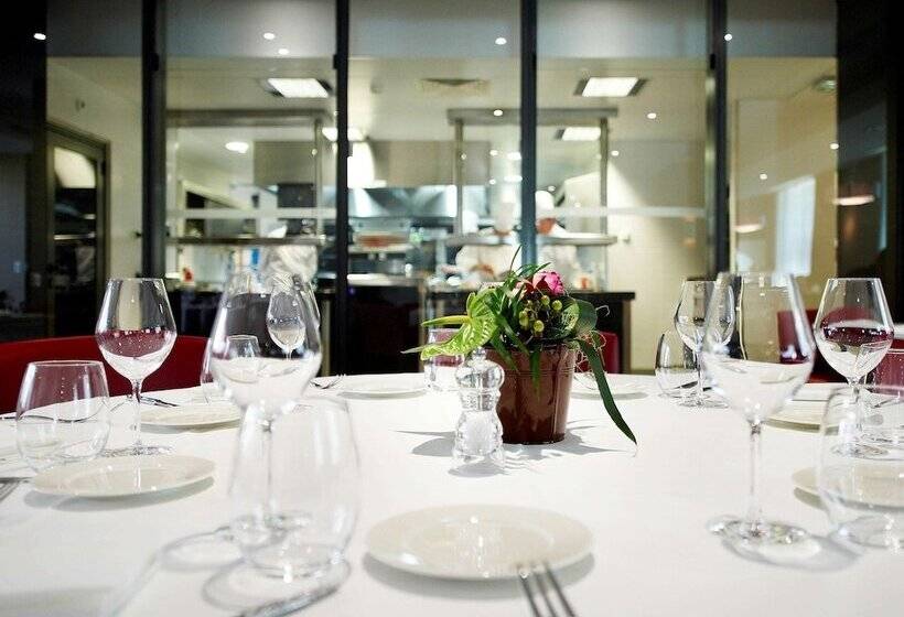 هتل Mercure Villefranche Sur Saône