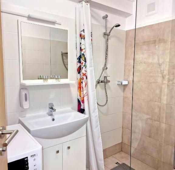 تختخواب و صبحانه Stay Inn Rediu