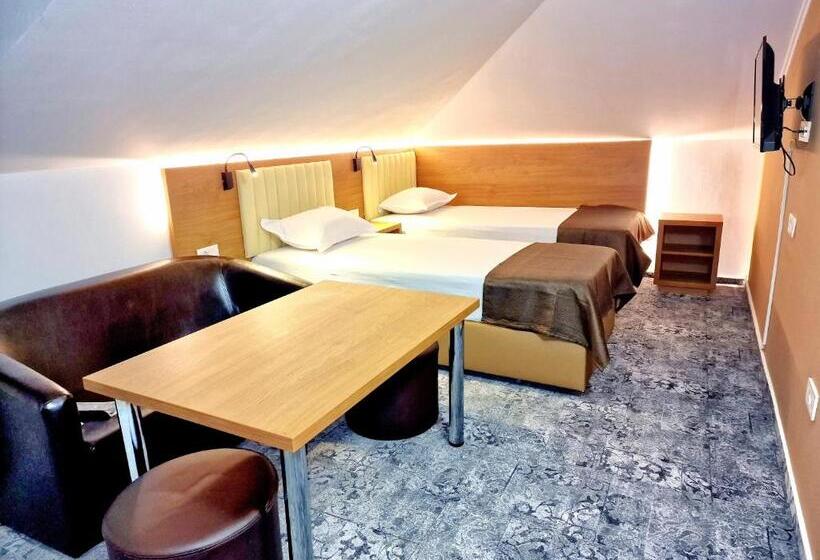 تختخواب و صبحانه Stay Inn Rediu