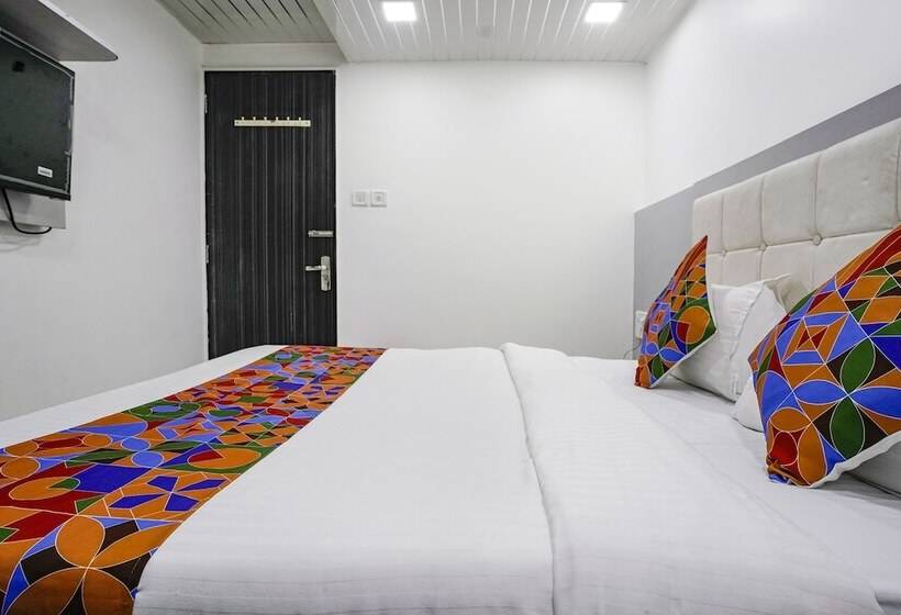 בית מלון כפרי Fabexpress Park Residency Nr Mumbai International Airport