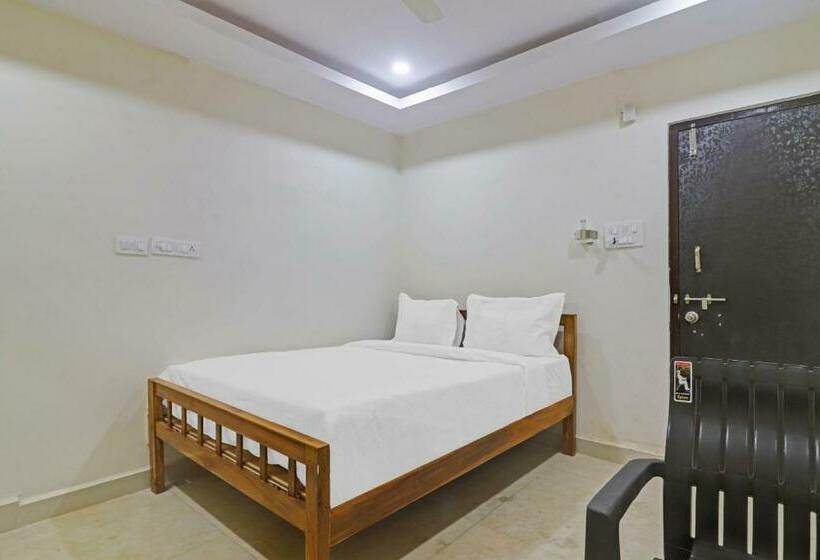 בית מלון כפרי Oyo 85160 Sri Vasudha Residency