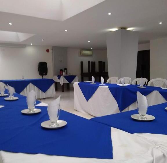 Aw Hotel Chipichape Urban