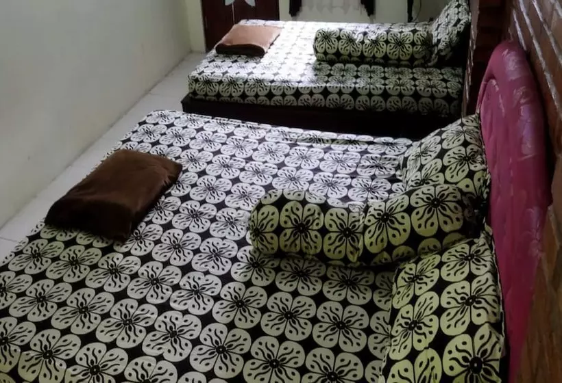 پانسیون Borobudur Kampung Homestay  Gumbiro