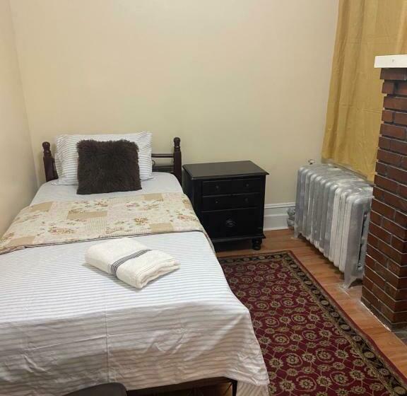 膳宿费 A Beautiful Room In Queens